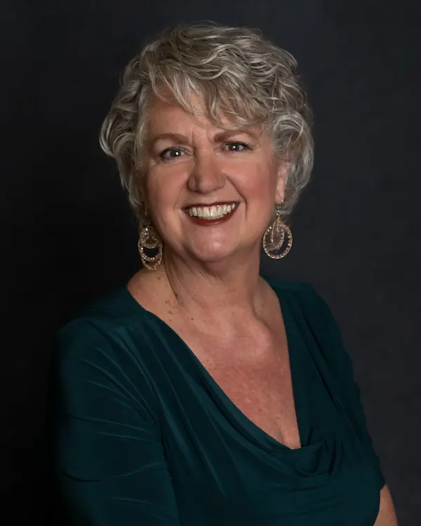 Headshot of Theresa Beran Kulat.